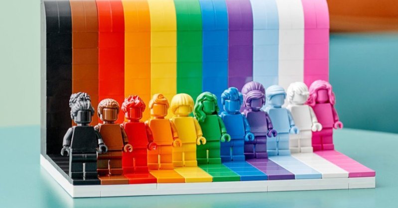 Lego выпустит набор конструктора в поддержку ЛГБТ