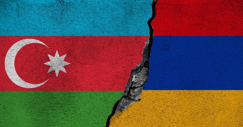 Военные Армении и Азербайджана обвинили друг друга в обстрелах своих позиций