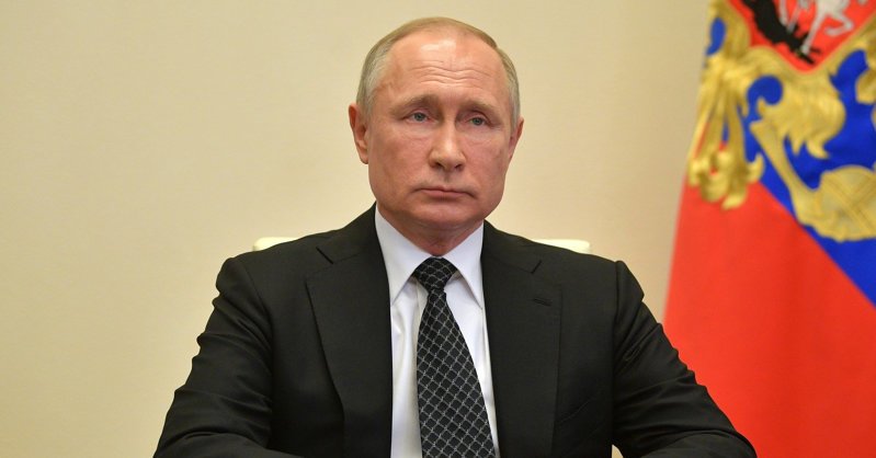 Путин про Горбачева: "Обманули дурачка на четыре кулачка"