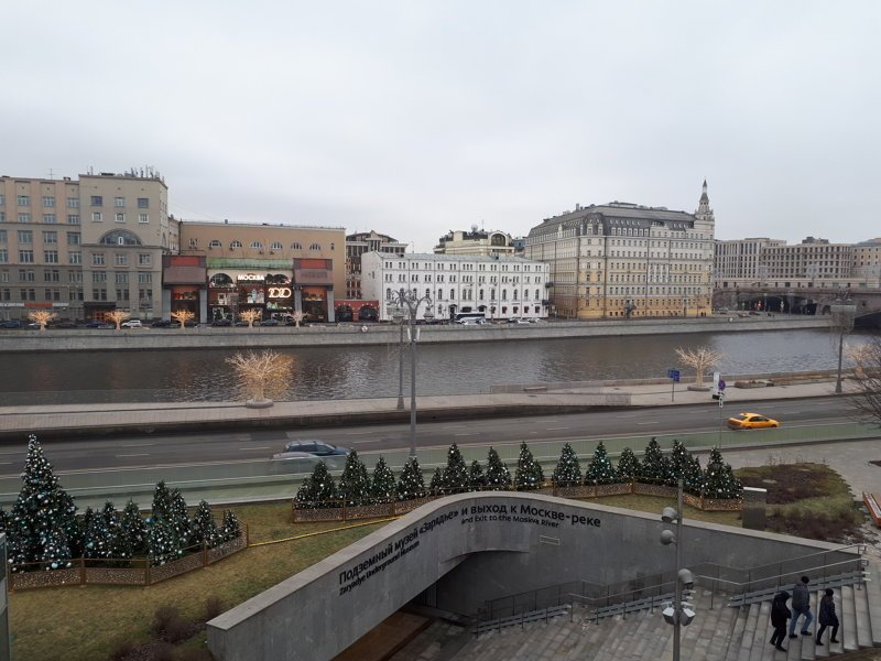 Петербург вслед за Москвой введет ограничения из-за COVID-19