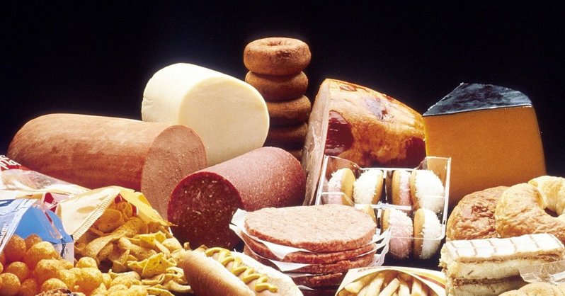Врачи выяснили, какими продуктами проще всего отравиться в жару