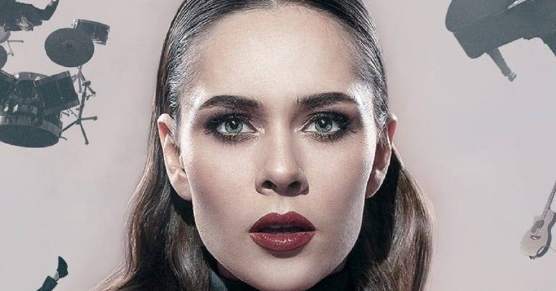 Юлия Санина ошеломила ярким образом