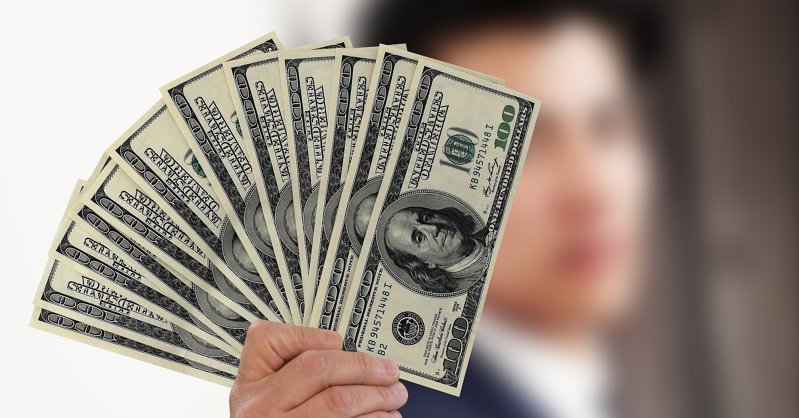 В США мужчина по ошибке получил от банка $50 млрд