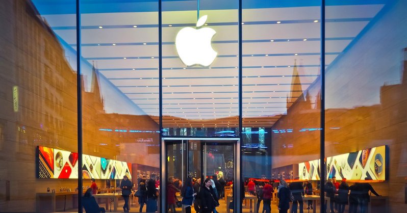 Владельцы новых MacBook массово жалуются на трещины