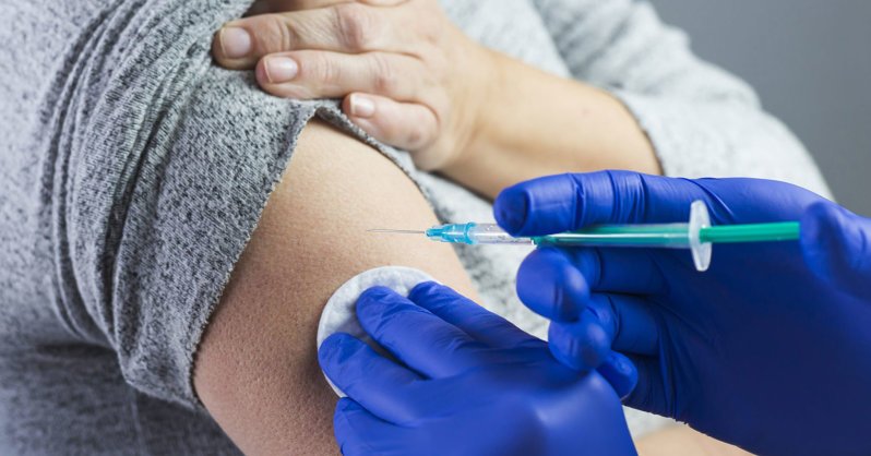 Жителей Нью-Йорка заманивают на вакцинацию 100 долларами