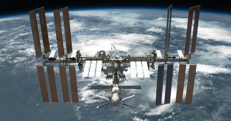 Все новые спутники Starlink получат лазерную связь
