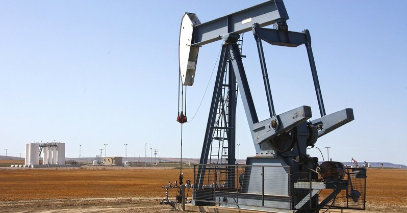 Цены на нефть рекордно упали