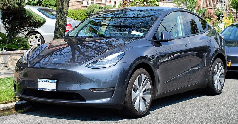 Начались официальные поставки Tesla Model Y в Европу