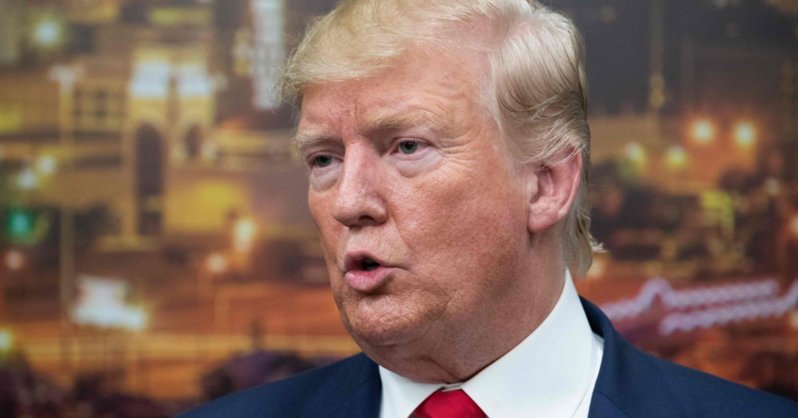 Трамп назвал афганского президента-беглеца "мошенником"