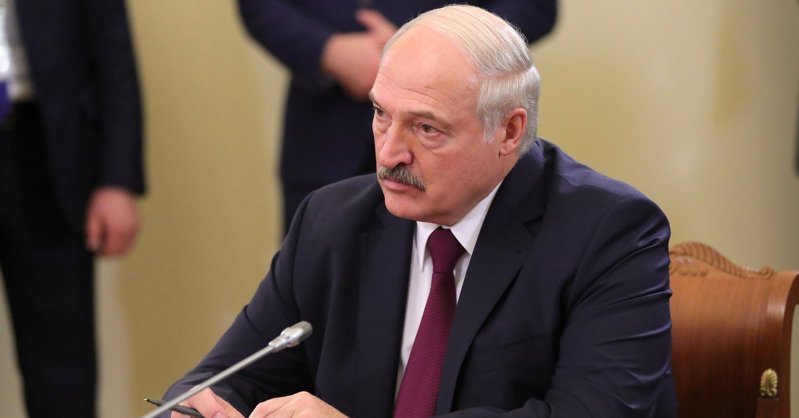 Лукашенко обвинил Зеленского в поставках оружия в Беларусь