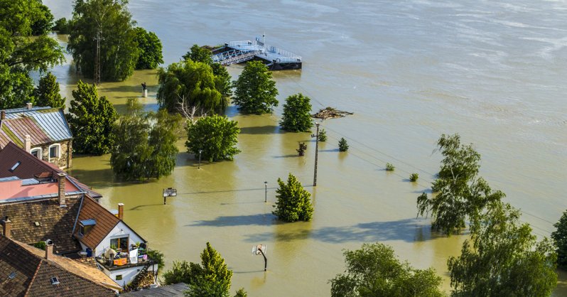 Количество погодных катаклизмов в мире выросло в пять раз