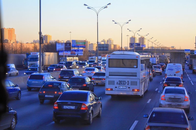 Продажи машин АвтоВАЗа снизились на треть в августе