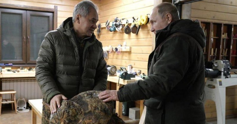 Путин и Шойгу ездят в Сибирь совершать обряды – журналист