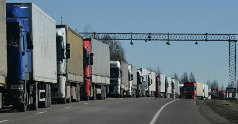 Симметричный ответ: Беларусь пожаловалась на очередь фур на границе