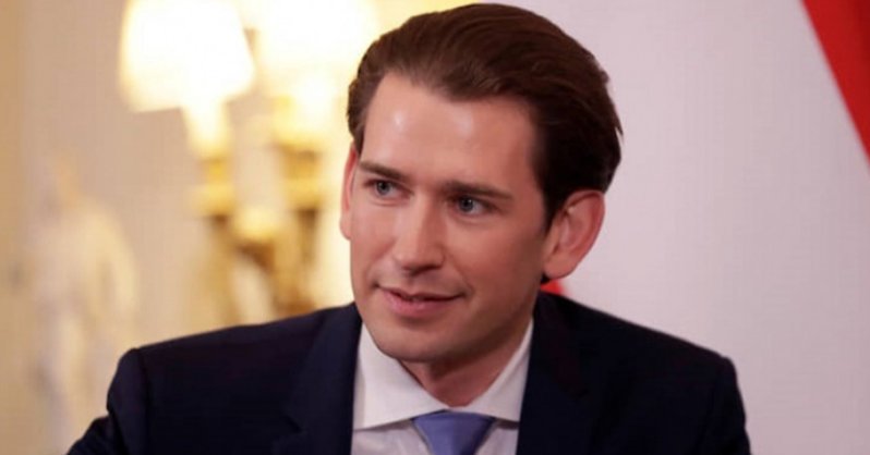 Обвиняемый в коррупции канцлер Австрии подал в отставку