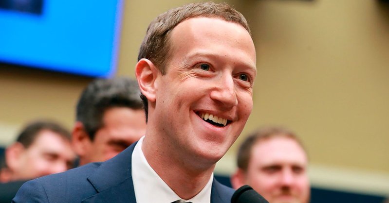 В Facebook задумали сменить название компании