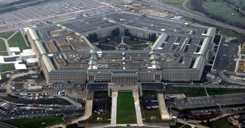 Бывший министр обороны США подал в суд на Пентагон