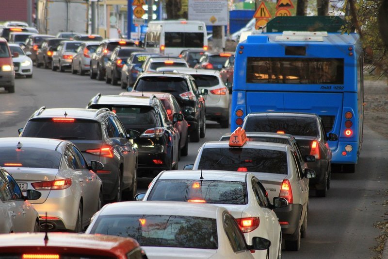 Разрешенную скорость снизили на ряде московских улиц