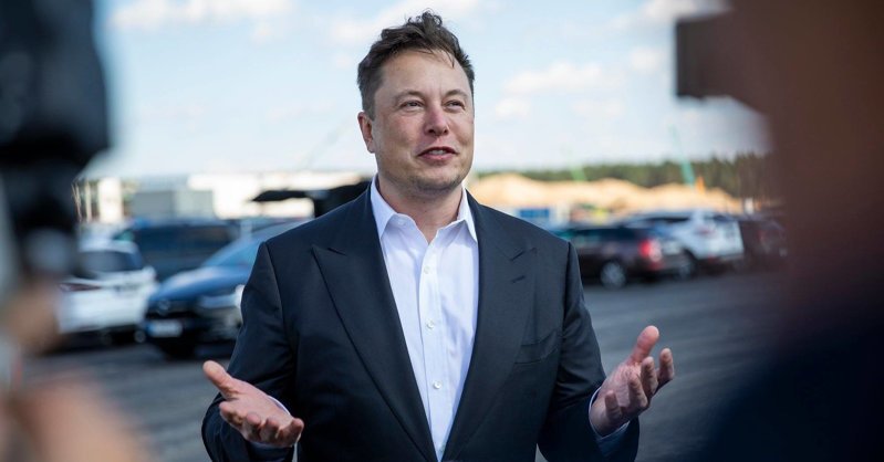 Маск продал акции Tesla после опроса