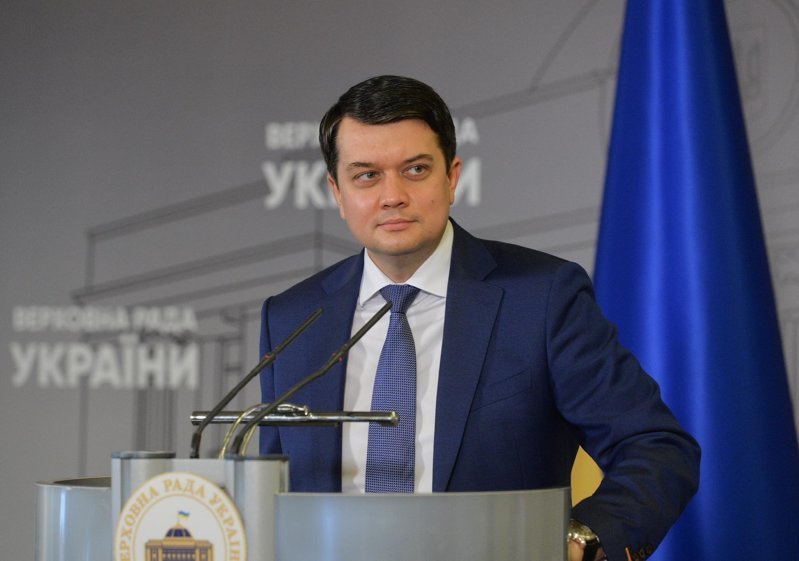 Экс-спикер Рады Разумков призвал Зеленского ответить за незаконные решения СНБО