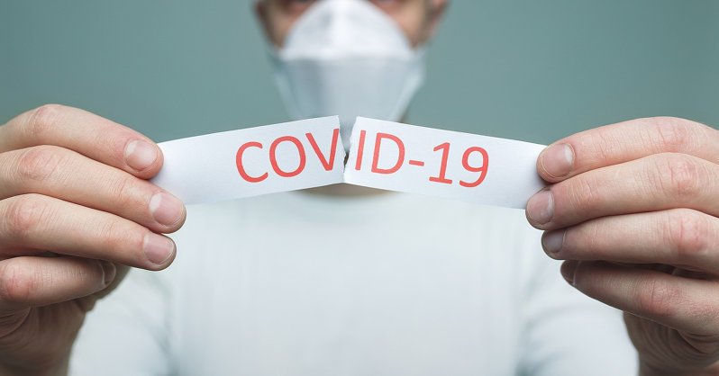 В Японии создали маски, которые светятся при контакте с COVID-19