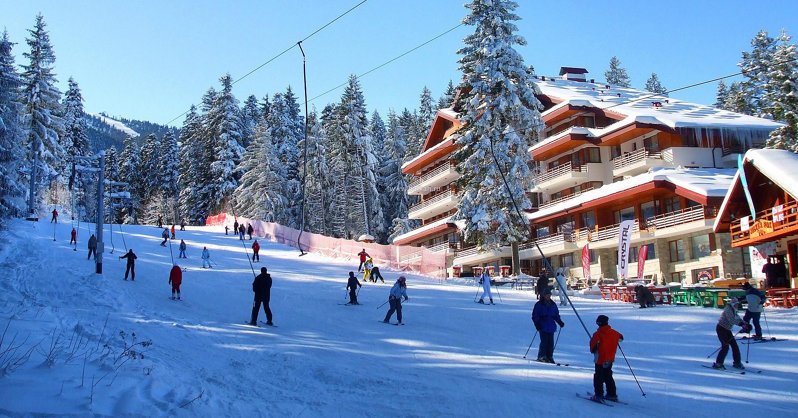 На горнолыжных курортах Болгарии примут туристов без COVID-сертификатов
