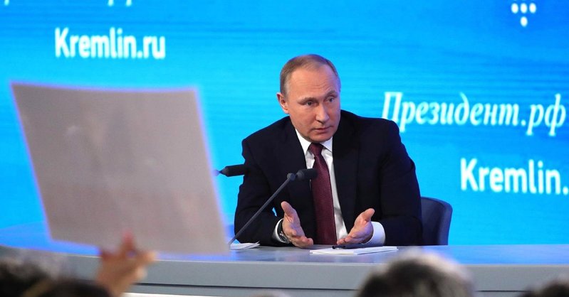 Путин заявил, что Зеленский попал под влияние "нациков"