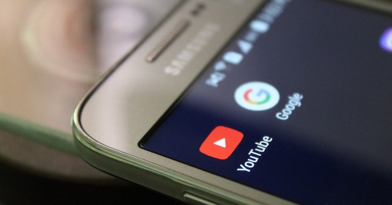 Доступные смартфоны Samsung получат защиту от влаги