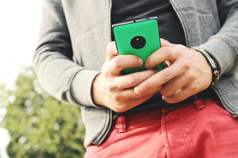 Смартфон Huawei P50 Pocket побил рекорд заказов за один день