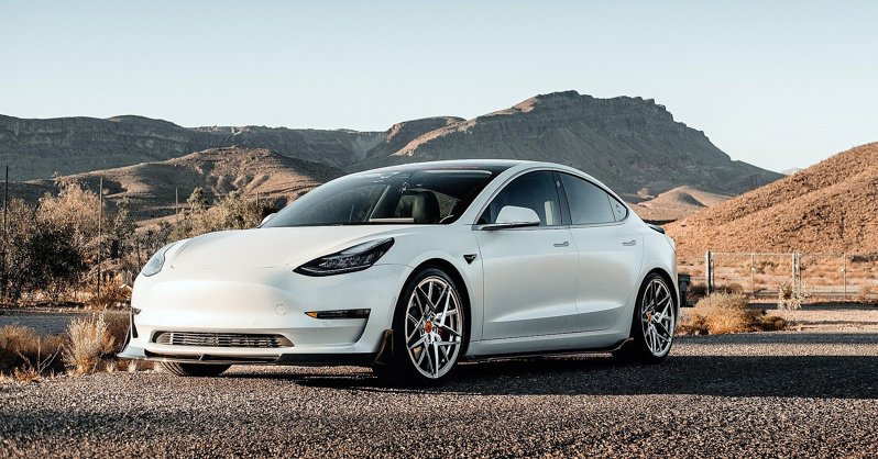 Tesla отзывает примерно пол миллиона авто из-за дефектов