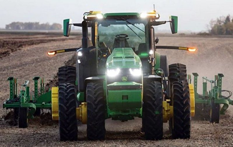 John Deere представил первый в мире автономный трактор