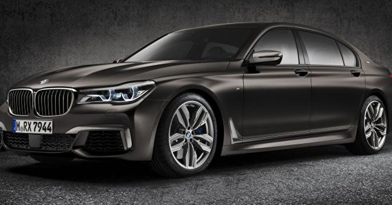 BMW прощается с легендарным бензиновым мотором V12