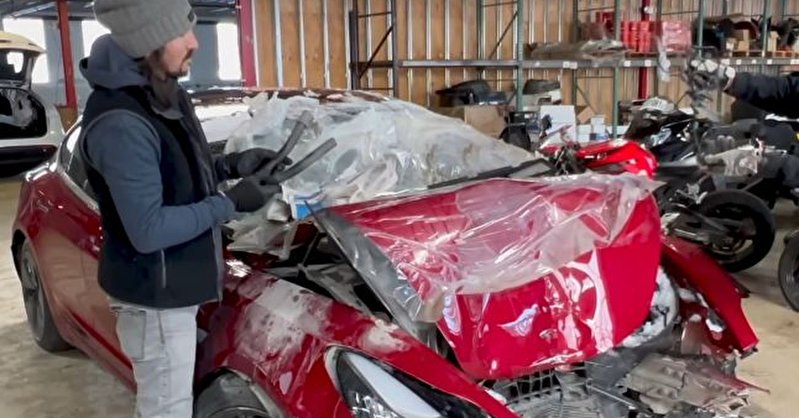 В электромобиль Tesla Model 3 установили дизельный ДВС