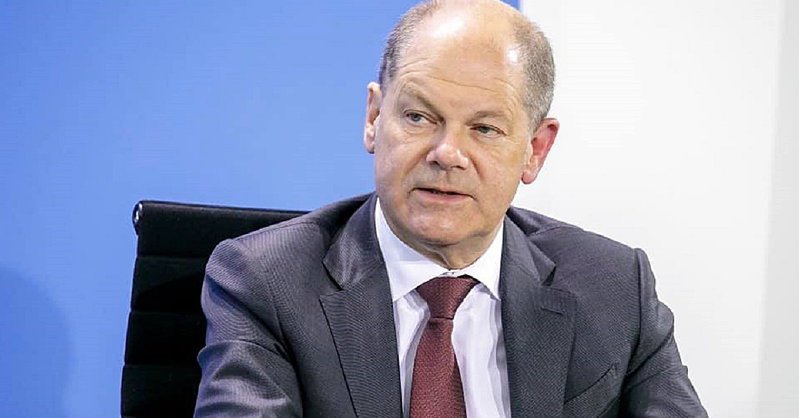 Шольц ответил на критику по поводу отказа поставлять оружие Украине