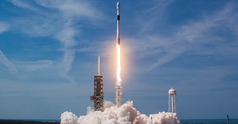 SpaceX запустила на орбиту 49 спутников Starlink