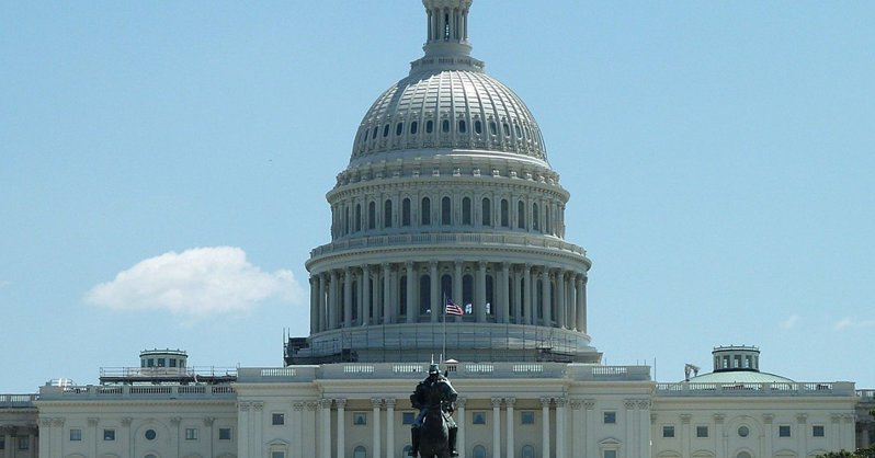Конгресс продлевает на месяц финансирование правительства США
