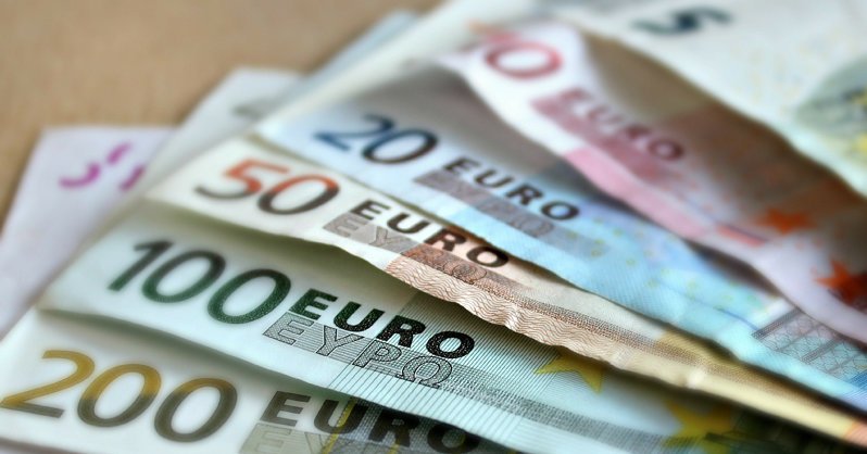 Евросоюз запретил экспорт евро в Россию