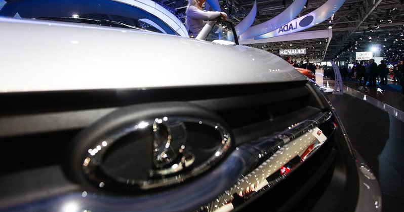 АвтоВАЗ останавливает сборку Lada
