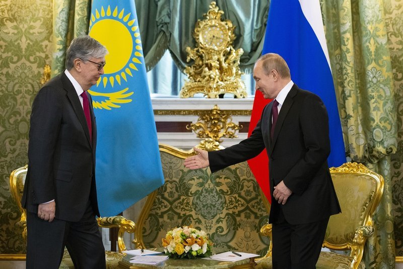 Путин и Токаев обсудили торгово-экономическое сотрудничество