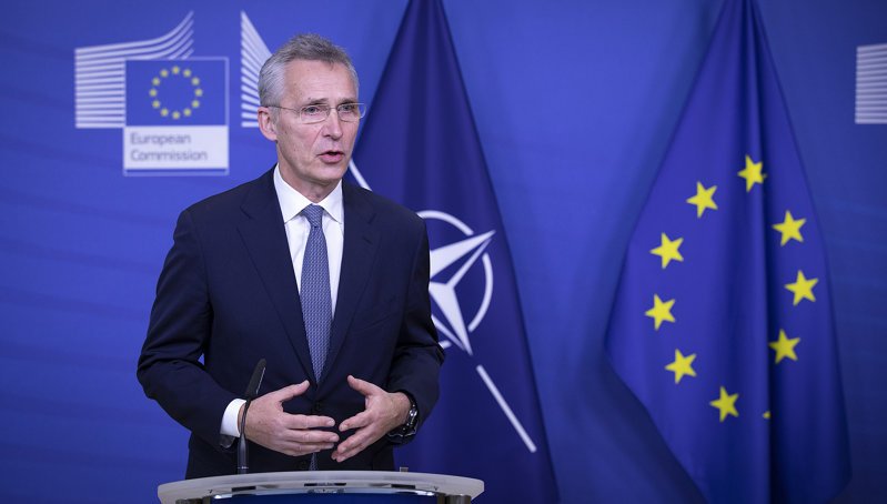 Столтенберг заявил, что участники саммита НАТО пересмотрят позицию по России и КНР