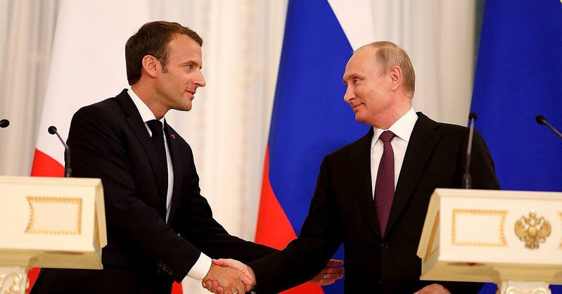 Макрон рассказал, о чем хотел бы поговорить с Путиным