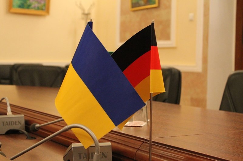 Глава МИД ФРГ Бербок призвала не давать Украине "скидок" для вступления в ЕС