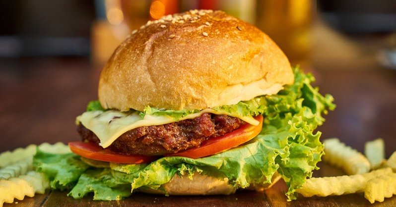 Владелец McDonald's заявил, что все рестораны сети в России откроют в течение двух месяцев