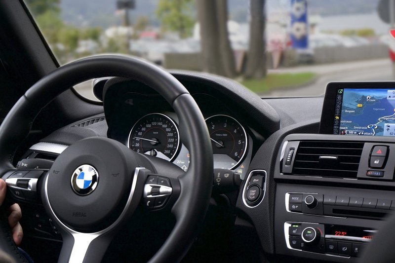В Санкт-Петербурге сожгли BMW, закрывший выход из подъезда