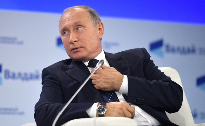 Путин заявил, что Россия вынуждена преодолевать новые испытания