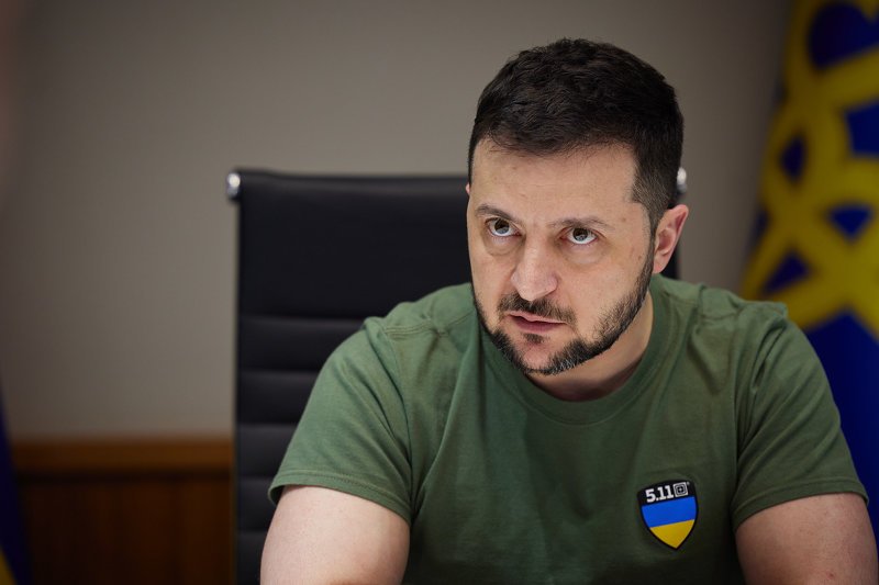 Зеленский сообщил, что Украина введет визы для россиян с 1 июля