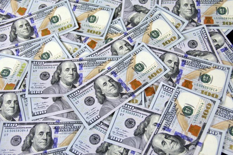 Курс доллара опустился ниже 60 рублей на открытии торгов Московской биржи