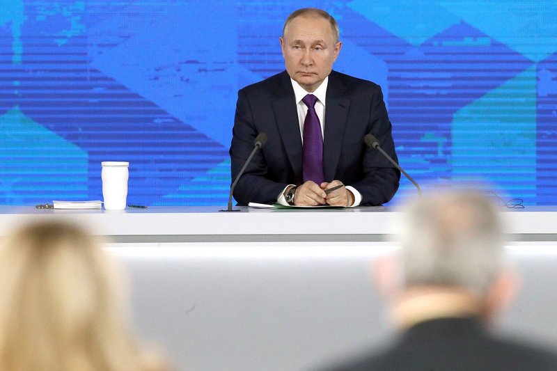 Путин заявил, что Россия никогда не отступит от традиционных ценностей