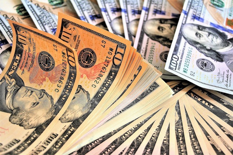 Центробанк: россияне в июне вывели в иностранные банки 4,7 млрд долларов