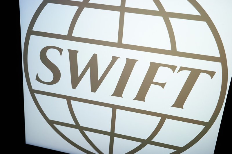 Европейские банки массово прекратили прием SWIFT-платежей из РФ